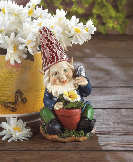 Gardening Gnome Solar Statue