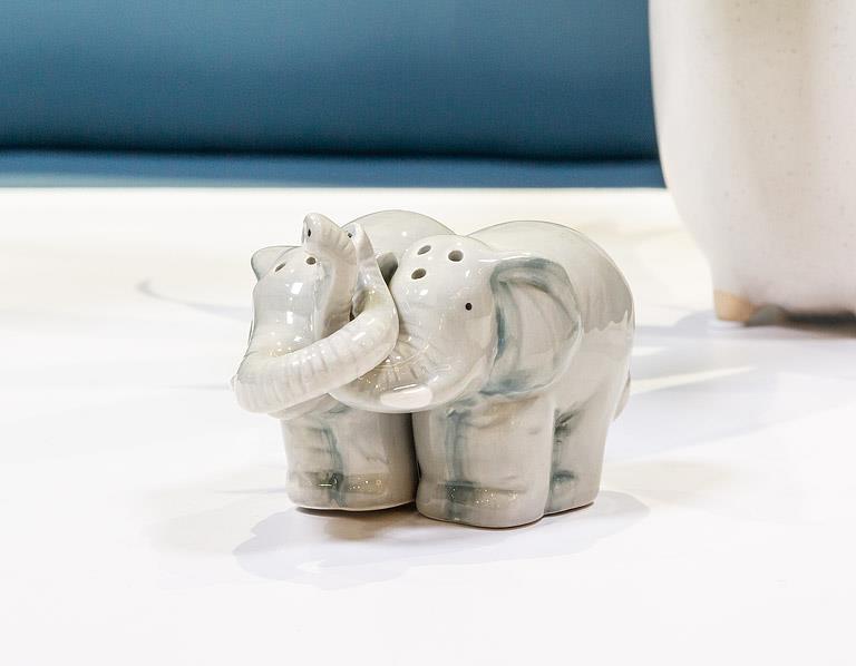 Hugging Elephants Salt & Pepper